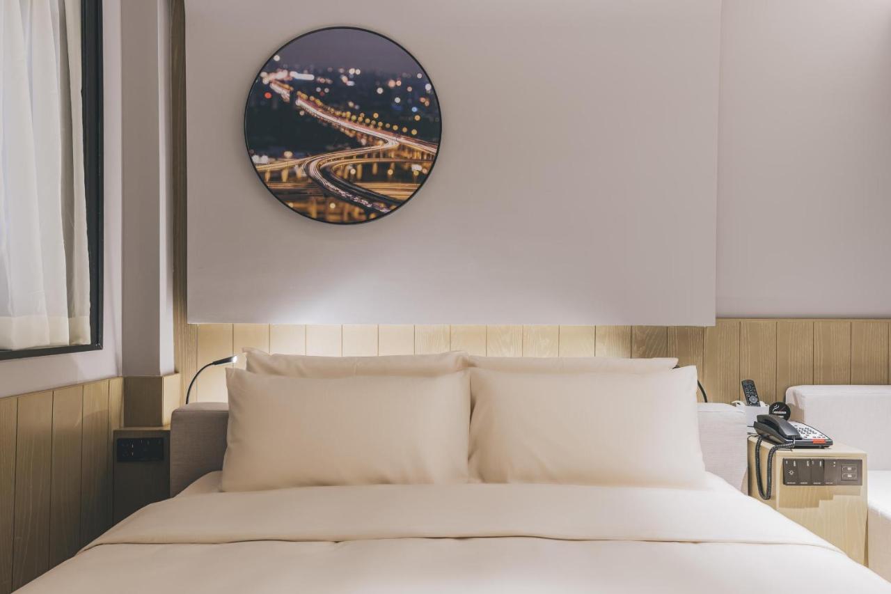 Atour X Hotel The Bund East Nanjing Road Shanghai Exterior photo
