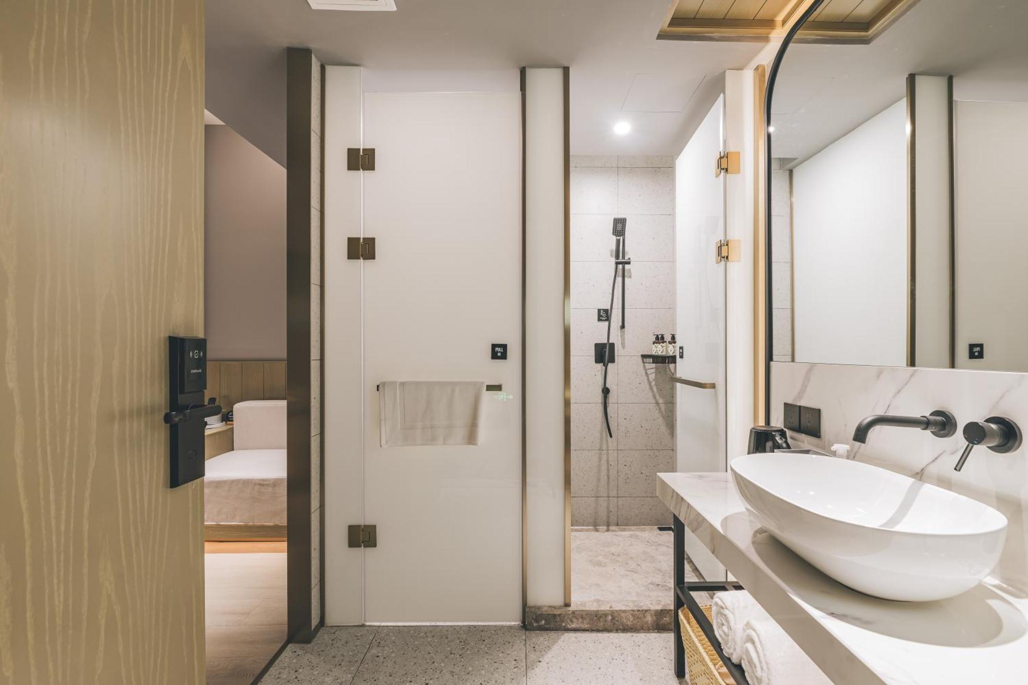 Atour X Hotel The Bund East Nanjing Road Shanghai Exterior photo