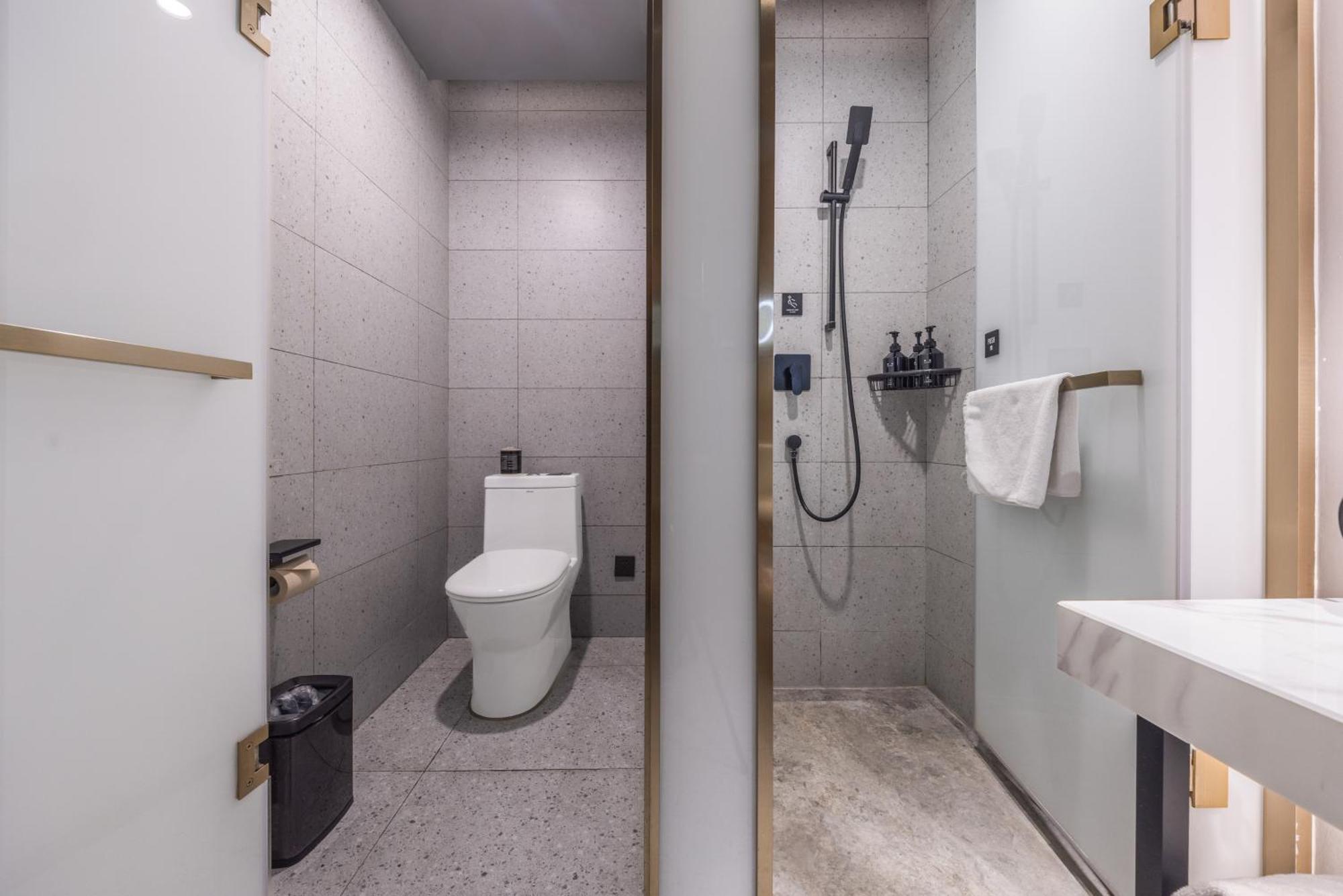 Atour X Hotel The Bund East Nanjing Road Shanghai Exterior photo